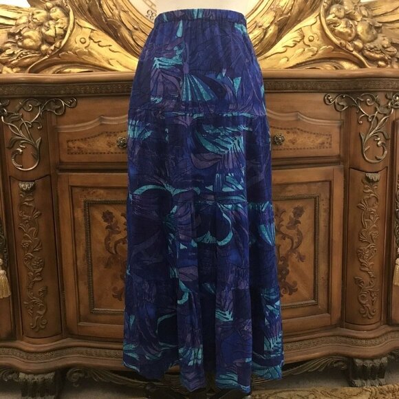 Draper & Damon's. Size Large. Textured 35" Full Skirt. Elastic waist. B23 - Picture 5 of 7